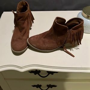 Seychelles size 6 runs like a 7 fringe suede bootie
